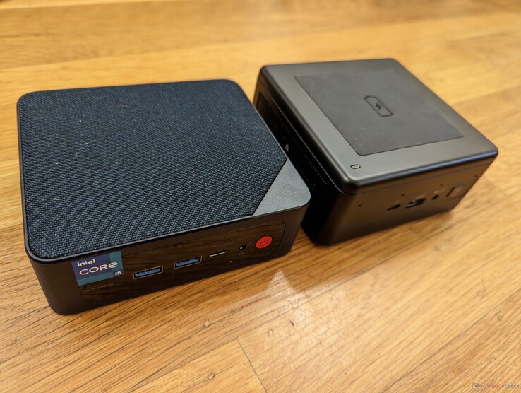 Po lewej: Beelink SEi12, po prawej: Intel NUC11TNK Po lewej: Beelink SEi12, po prawej: Intel NUC11TNK