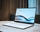 Nowy Asus ZenBook S16 jest już oficjalny (zdjęcie za pośrednictwem Notebookcheck)