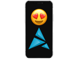 Linux i iPhone'y mogą się całkiem dobrze dogadywać, pod warunkiem, że używane są odpowiednie pakiety. (Źródło zdjęcia: Zdjęcie iPhone'a, emoji i logo Artix, z modyfikacjami)