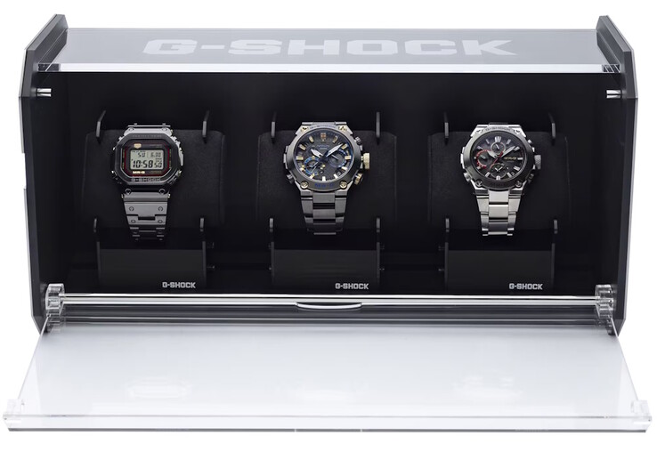 Stalowa gablota G-Shock mieści trzy zegarki, z półprzezroczystą górną częścią do ładowania słonecznego. (Źródło zdjęcia: Casio)