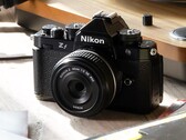 Nikon udostępnia swoją pełnoklatkową kamerę retro z dużą aktualizacją oprogramowania układowego (źródło zdjęcia: Nikon)