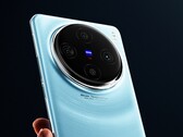 Vivo X100 Pro będzie najwyraźniej oferowany w eleganckim kolorze "Celestial Blue". (Źródło zdjęcia: Vivo)
