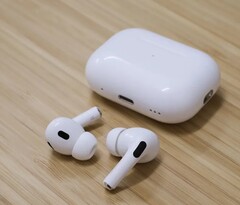 Apple AirPods Pro 2. (Źródło: Jason Capriani/ZDNet)