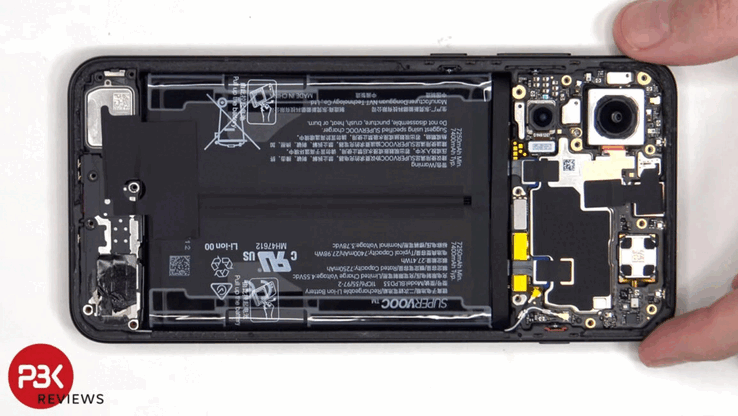 Rozbiórka OnePlus 15R. (Źródło obrazu: PBKreviews)
