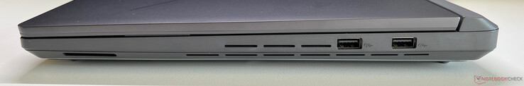 Po prawej: 2x USB-A 3.2 Gen.2 (10 Gbit/s)