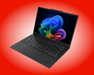 ThinkPad T14s Gen 7 Snapdragon posiada klasyczne cechy charakterystyczne dla serii ThinkPad, a nawet jest wyposażony w pełnowymiarowe klawisze strzałek.