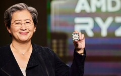 Dyrektor generalna AMD, Lisa Su, prezentuje procesor Ryzen. Jej wynagrodzenie w 2025 roku zostało podniesione do 33 milionów dolarów. (Źródło zdjęcia: AMD)