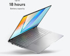 Vivobook S 15 OLED (S5597QA) powinien być dostępny w wariantach Snapdragon X Plus i Snapdragon X Elite. (Źródło zdjęcia: Roland Quandt &amp; WinFuture)