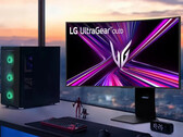 UltraGear OLED 45GX900A ma krzywiznę 800R i proporcje 21:9. (Źródło obrazu: LG)