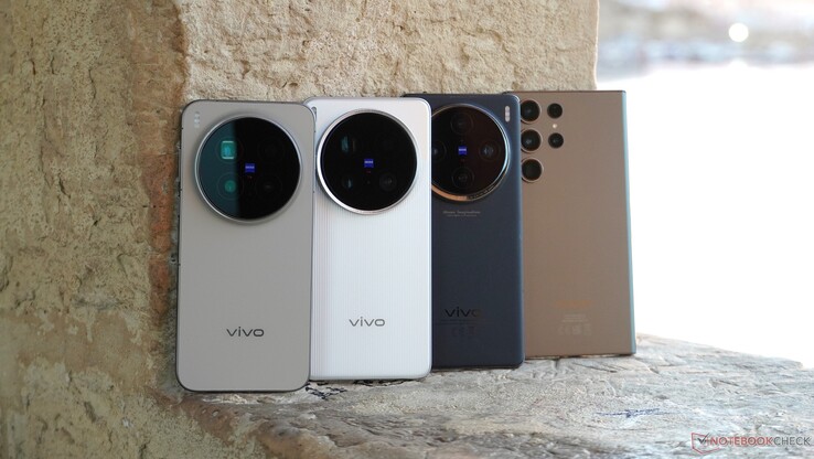 Czterech kandydatów do testów znalazło się w mojej torbie podróżnej podczas podróży na Cypr i Maltę: trzy flagowce Vivo i trzyletni flagowiec Samsunga.