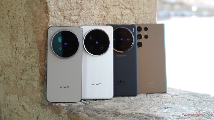 Czterech kandydatów do testów znalazło się w mojej torbie podróżnej podczas podróży na Cypr i Maltę: trzy flagowce Vivo i trzyletni flagowiec Samsunga.