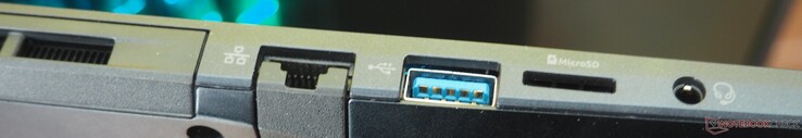 lewo: RJ45-LAN, USB-A, microSD, audio