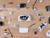 AirPods Pro 2 są tak samo zablokowane jak Apple'inne wkładki douszne. (Źródło obrazu: iFixit)
