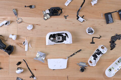 AirPods Pro 2 są tak samo zablokowane jak Apple'inne wkładki douszne. (Źródło obrazu: iFixit)