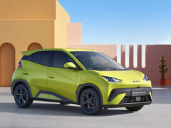 Jeden z powodów wstrzymania produkcji w VW: Chińskie modele samochodów elektrycznych, takie jak BYD Dolphin Surf, są tańsze i nowocześniejsze technicznie niż modele krajowe. (Zdjęcie: BYD).