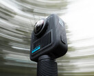 Kamera GoPro Max 2 na oficjalnym statywie. (Źródło zdjęcia: Igor Bogdanov)