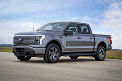 Ford F-150 Lightning otrzyma kilka znaczących aktualizacji pod maską na rok 2024. (Źródło zdjęcia: Ford)