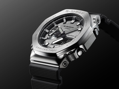 Zbliżenie na tarczę współpracy Casio G-Shock x Mandalorian.