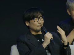 Hideo Kojima w interakcji z fanami podczas Death Stranding World Tour w Arabii Saudyjskiej (źródło obrazu: PlayStation Arabia YT)
