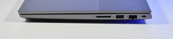prawo: Czytnik kart SD, USB-A 3.2 Gen 1, RJ45-Ethernet, Kensington-Lock
