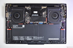 Rzut oka na wnętrze Lenovo ThinkPad X9-15p Gen 1 Aura Edition