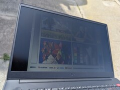 Na zewnątrz w świetle słonecznym