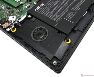 VivoBook 15X posiada głośniki stereo skierowane do dołu