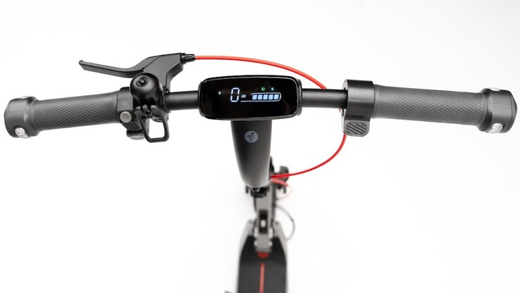 Hulajnoga elektryczna Segway E3 Go jest wyposażona w światła boczne, dzwonek i wyświetlacz 2.8