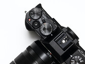 Jedną z czołowych cech aparatu Fujifilm X-T10 jest jego magnezowy korpus. (Źródło obrazu: Math on Unsplash)