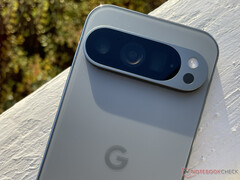 Pixel 9 Pro jest jednym z wielu urządzeń Pixel kwalifikujących się do aktualizacji Pixel w tym miesiącu. (Źródło obrazu: Notebookcheck)