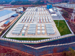 Hybrydowa stacja magazynowania energii na baterie sodowo-litowe. (Źródło zdjęcia: Xinhua)