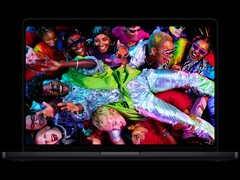 MacBook Pro z wyświetlaczem Liquid Retina XDR.