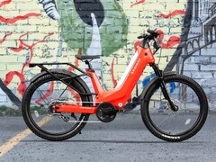 Rower elektryczny Segway Xafari jest teraz dostępny w kolorze Crimson Red (źródło zdjęcia: Segway)