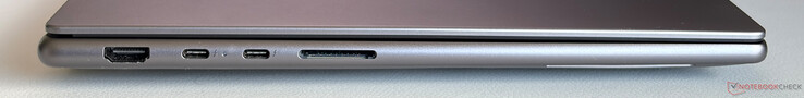 Po lewej: HDMI 2.1, 2x USB-C 4.0 z Thunderbolt 4 (40 Gb/s, DisplayPort 2.1, zasilanie), czytnik kart SD