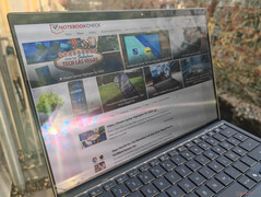 Na zewnątrz (przy odrobinie słońca)