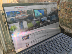 Na zewnątrz (przy odrobinie słońca)