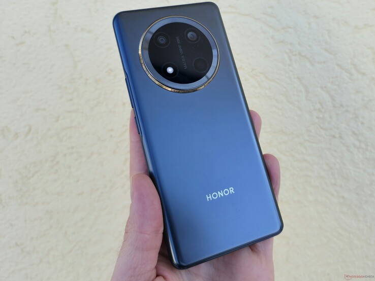 Honor Smartfon Magic7 Lite (źródło obrazu: Marcus Herbrich)
