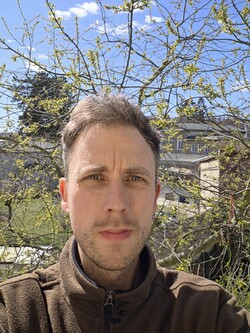 Selfie z przednią kamerą 12 MP