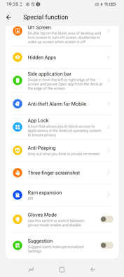 Bogactwo dodatkowych funkcji. (Źródło obrazu: Sergey Tarasov - Notebookcheck)