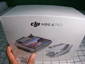 DJI Mini 4 Pro został już rozpakowany. (Źródło zdjęcia: Igor Bogdanov)