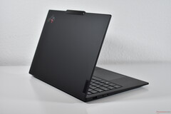Teraz z haptycznym touchpadem Sensel: Lenovo ThinkPad X1 Carbon Gen 13 otrzymuje opcję personalizacji (źródło obrazu: Benjamin Herzig/Notebookcheck)