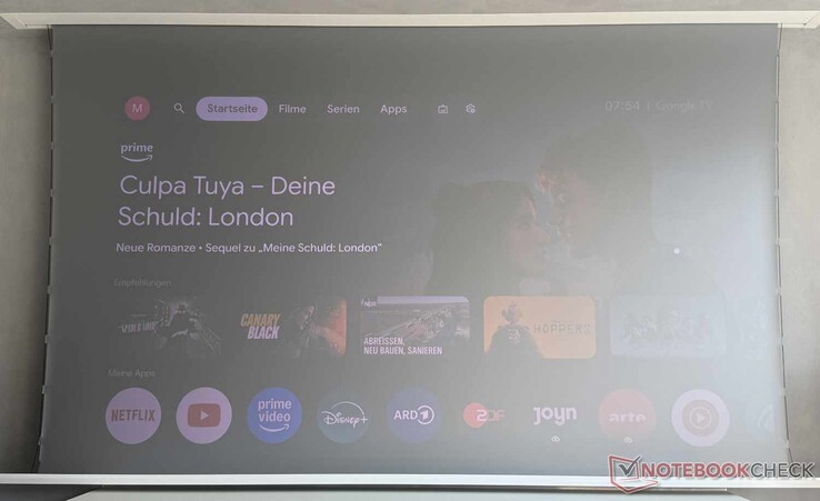 Interfejs Google TV w świetle dziennym