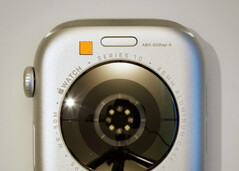 Najnowsze zdjęcia rzekomo pokazują prototyp Apple Watch Series 10 z dodatkowym czujnikiem. (Źródło zdjęcia: @StellaFudge)