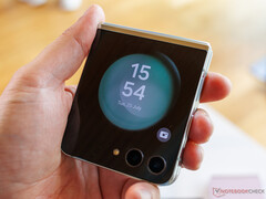 Samsung nadal pomija obsługę DeX w serii Galaxy Z Flip. (Źródło obrazu: Notebookcheck)