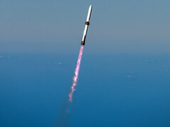 Start rakiety wielokrotnego użytku New Glenn firmy Blue Origin. (Źródło zdjęcia: Dave Limp/X)