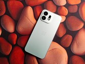 Rzekomy wariant modelu OnePlus N6 w kolorze „Fresh Mint”.