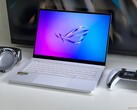 Asus ROG Zephyrus G14 2025. (Źródło zdjęcia: Andreas Osthoff/Notebookcheck)