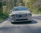 Po wstępnych szkicach, nowe Audi A2 e-tron pokazuje teraz swoją prawdziwą formę w kamuflażu podczas jazd testowych na lodzie i śniegu w północnej Szwecji oraz w tunelu aerodynamicznym