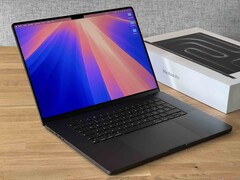 MacBook Pro wyposażony w M4 Max może pochwalić się imponującą wydajnością CPU i GPU. (Źródło obrazu: Notebookcheck)