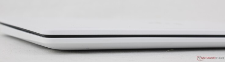 Przód: Brak portów